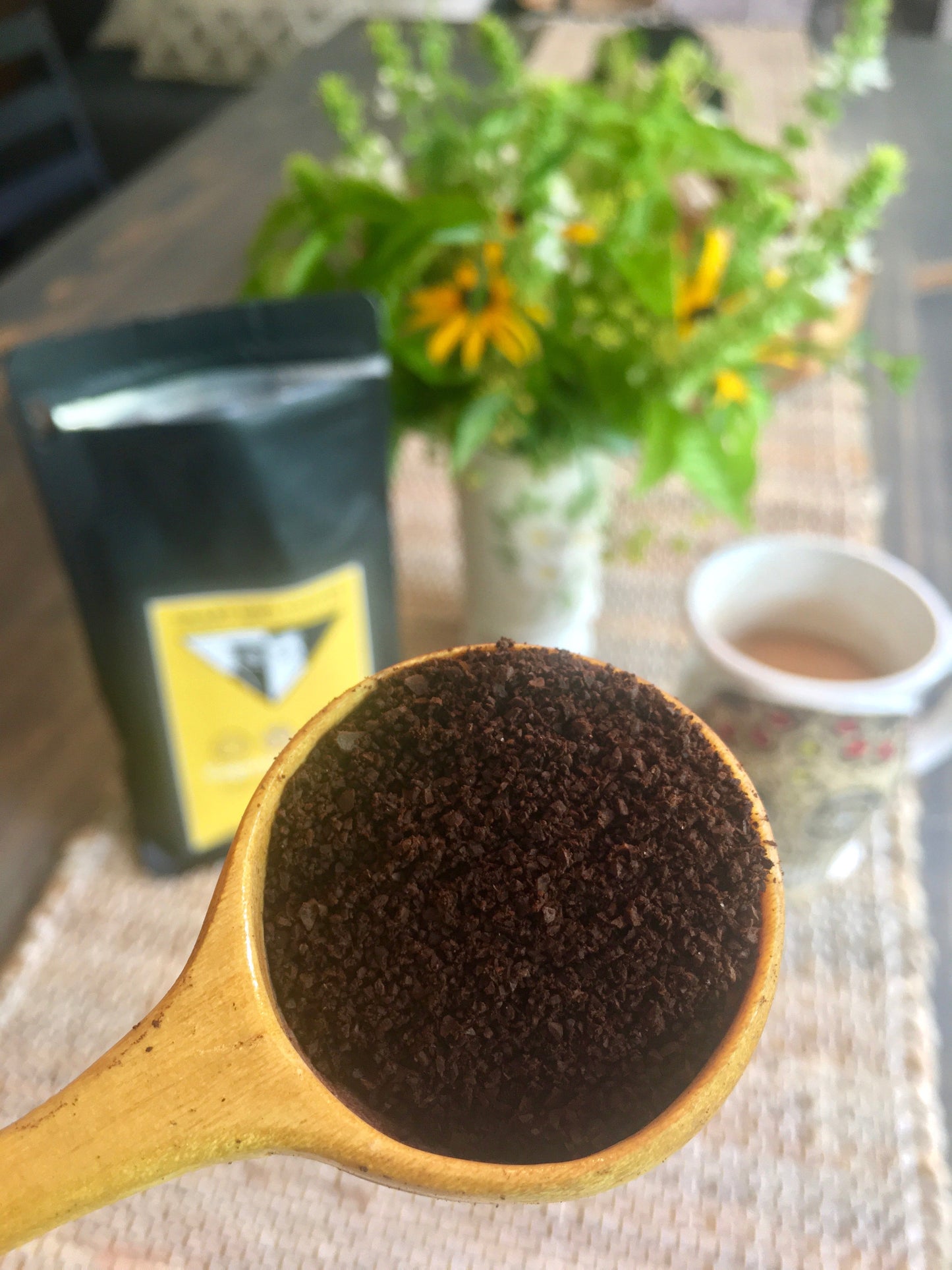 Medium grind Smart Owl Coffee Cognition Blend, a cognitive coffee product with rich aroma and smooth texture.